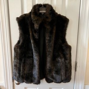Sleeveless Faux Fur Coat - SZ - M/L